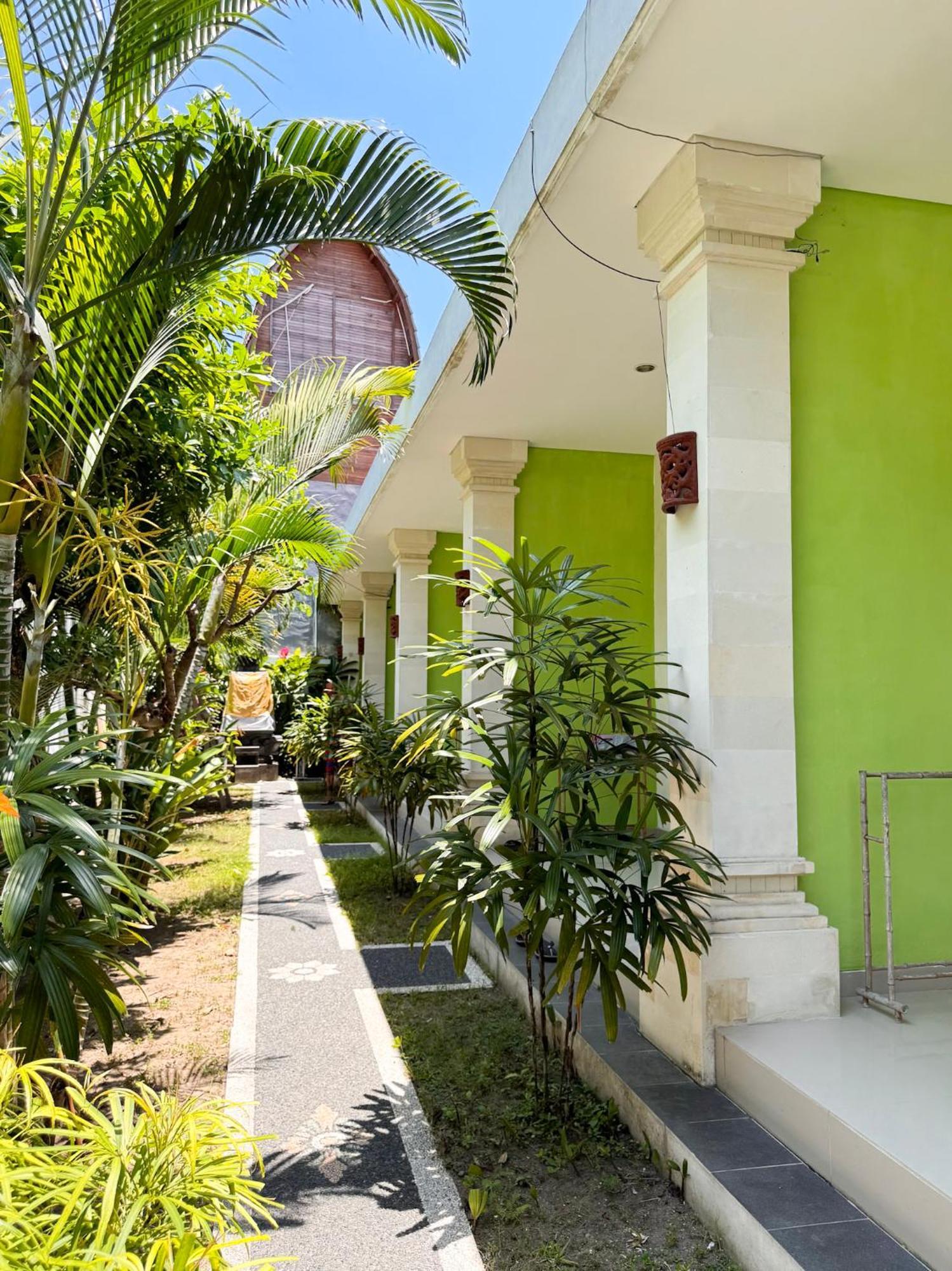 Urban Jungle Beach House Canggu  Exterior photo