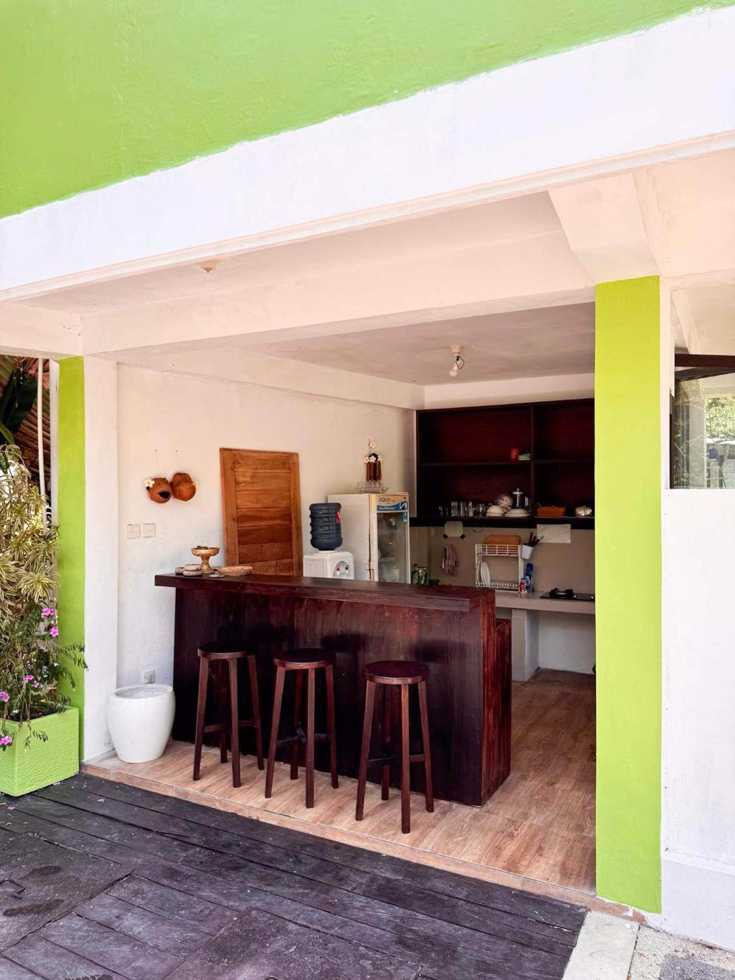Urban Jungle Beach House Canggu  Exterior photo